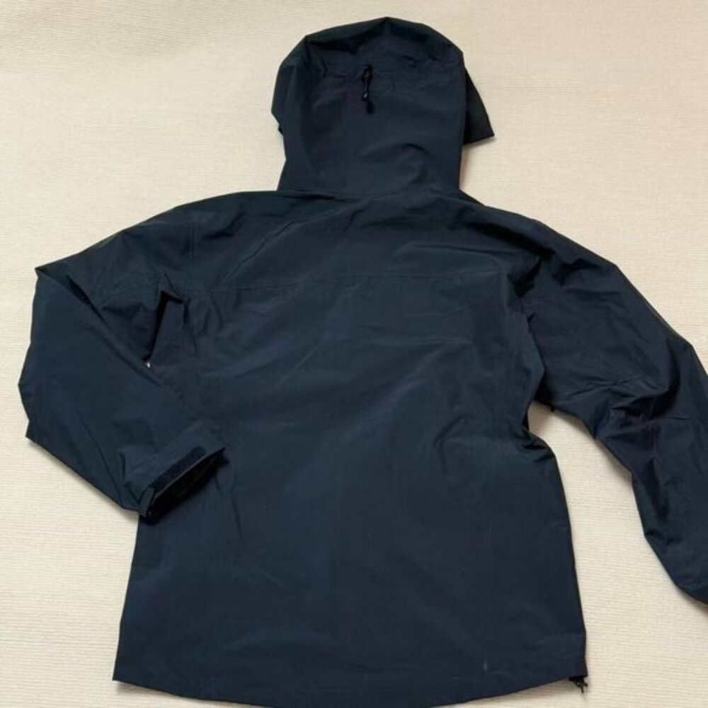 Arc'teryx Gore-Tex Black Windbreaker, Size L. - Picture 3 of 8